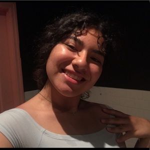 Meet your Posher, Carolina